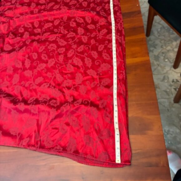 Tablecloth 114" x 54.5" Christmas Holiday Red Holly Berry Dining Home Decor - Picture 6 of 7